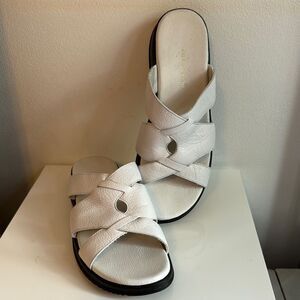 Easy Spirit White Leather Women's flat Slip-on Sandals size 8 1/2 M,